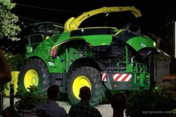 Секретный комбайн John Deere снова попал в объективы Секретный комбайн John Deere снова попал в объективы