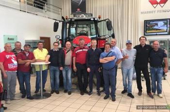 Украинская делегация посетила тракторный завод Massey Ferguson во Франции Украинская делегация посетила тракторный завод Massey Ferguson во Франции