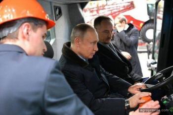 Путин пообещал пойти работать комбайнером Путин пообещал пойти работать комбайнером