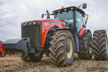 Versatile представил в Украине новый универсальный трактор Versatile представил в Украине новый универсальный трактор