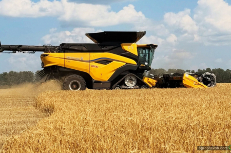 Ще один New Holland CR11 вже працює на полях Вінничини
