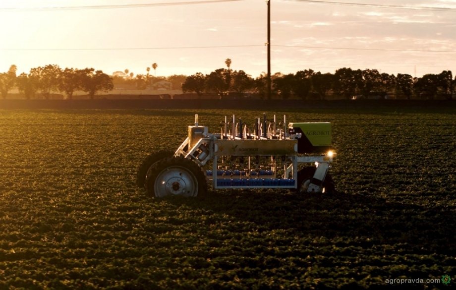 Решат ли проблему уплотнения почвы легкие автономные роботы