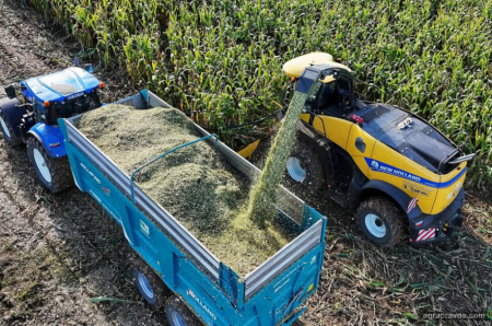Чому аграрії всього світу обирають кормозбиральні комбайни New Holland FR?