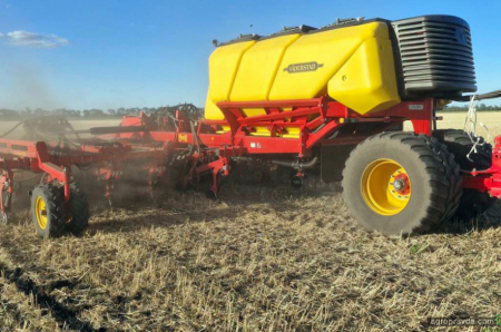 Seed Hawk 900C продемонстрував точний висів ріпаку по стерні пшениці