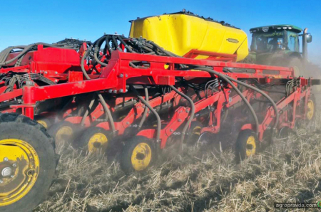 Seed Hawk 900C продемонстрував точний висів ріпаку по стерні пшениці