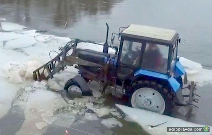Трактор «Беларус» вместо ледокола. Видео