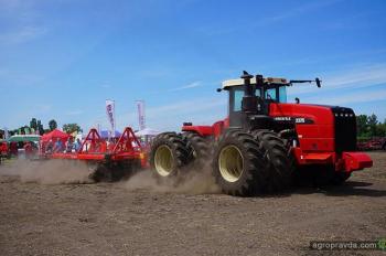 Трактор Versatile 2375 представили на Международном дне поля