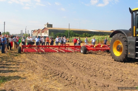 Какую технику для обработки почвы испытали под Киевом