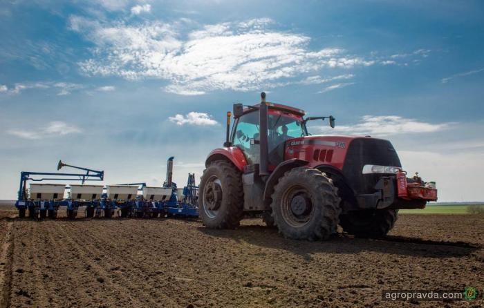 Украинские фермеры начали посевную с техникой Case. Фото