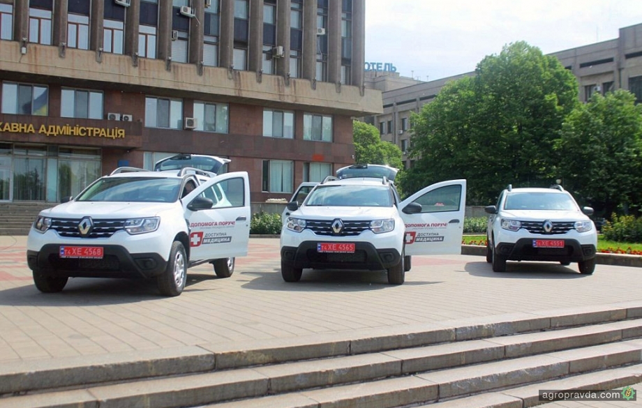 Сельские громады получили партию медицинских Renault DUSTER