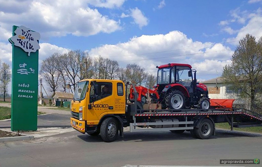 AGSOLCO передала первый трактор YTO новому партнеру