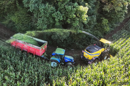 Чому аграрії всього світу обирають кормозбиральні комбайни New Holland FR?