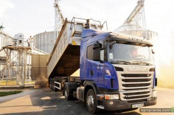 Зерновозы Scania участвуют в уборке урожая