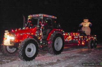 Новогодние тракторы. Фото