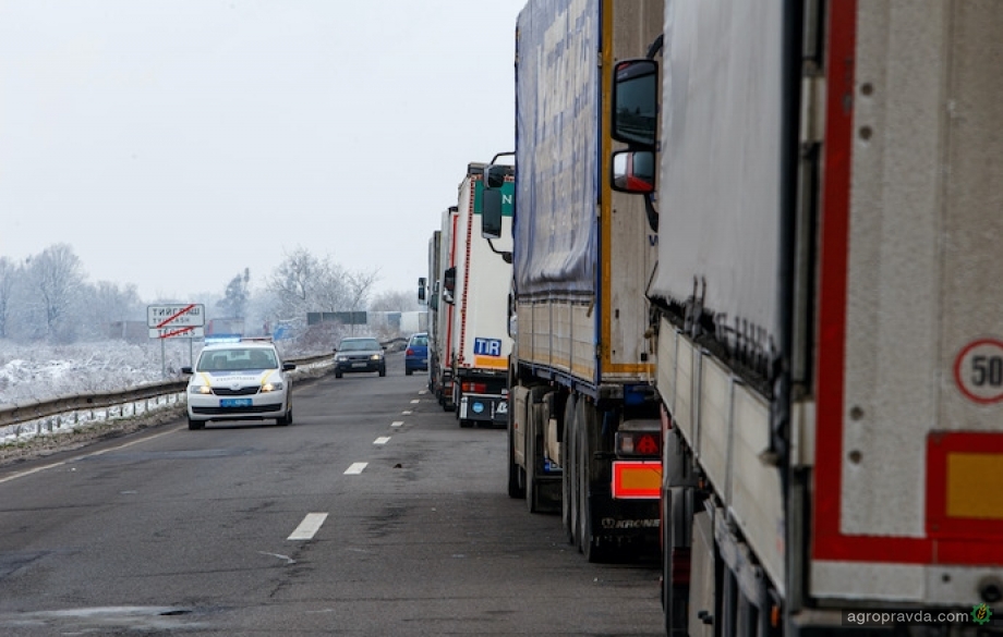 В Україні почали діяти штрафи за перевантаження автотранспорту
