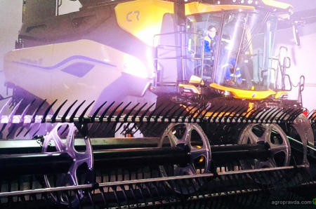 Ще один найновіший комбайн New Holland CR11 представлено на Тернопільщині