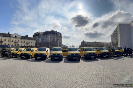 Аграрії передали чергову партію автомобілів десантникам