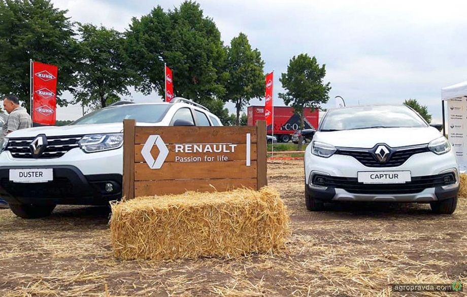 На Французском Дне поля под Винницей представили автомобили Renault 