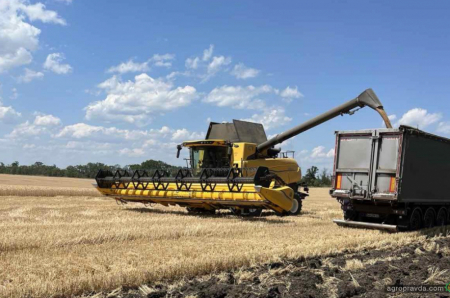 В Україні продовжують демонстрації комбайнів New Holland роторної серії CR