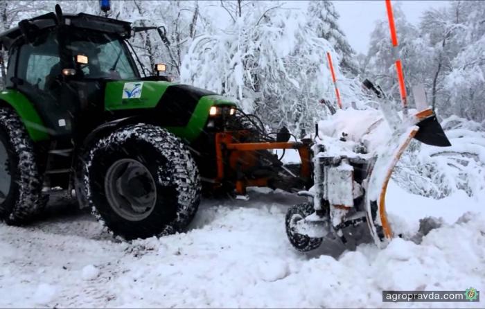 Профессиональная уборка снега Deutz-Fahr. Видео