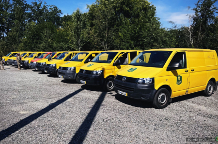 Аграрії передали чергові 14 авто для ЗСУ