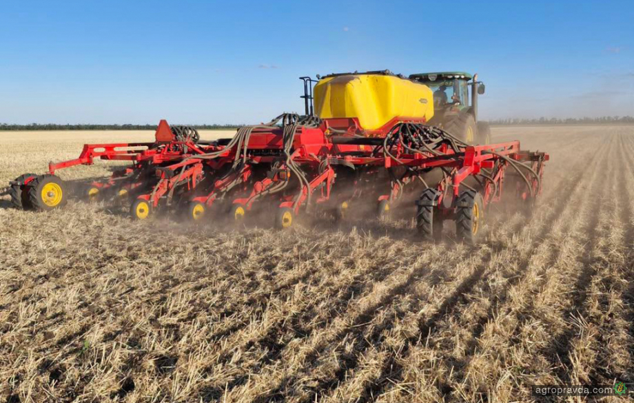 Seed Hawk 900C продемонстрував точний висів ріпаку по стерні пшениці