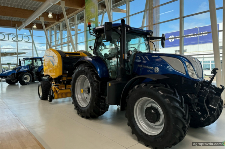 New Holland разом з українськими аграріями відвідали завод в Англії