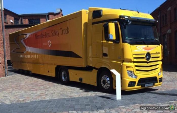 Daimler представил прототип грузовика без водителя