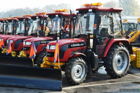 Какие трактора будут убирать снег в Киеве