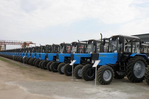 От каких тракторов избавляются аграрии