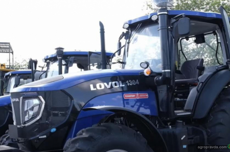 Прифронтові громади Запорізької області отримали трактори LOVOL