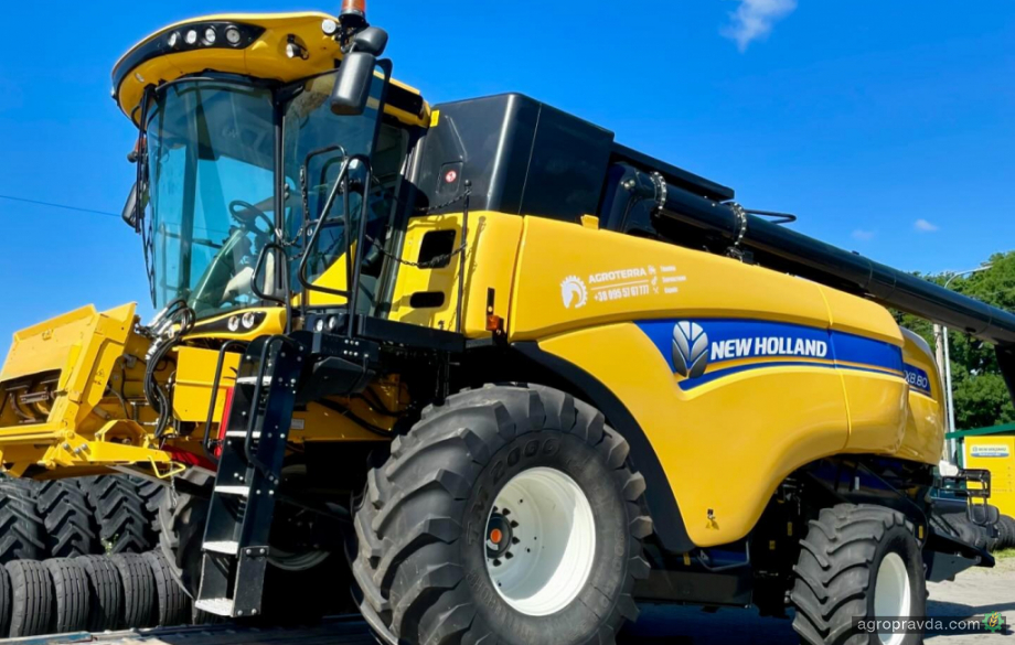 До Волині їде найбільший клавішний комбайн New Holland CX8.80