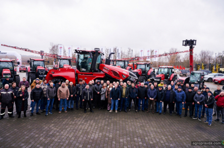В Україні представили перший в країні найпотужніший трактор CASE IH QUADTRAC 715