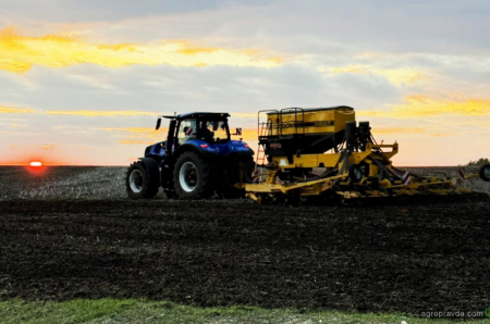 Як працює трактор New Holland T8.435 Genesis у парі із сівалкою Claydon Hybrid T