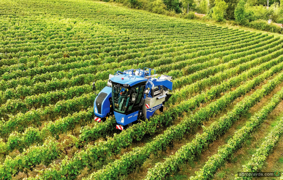 На виноградозбиральні комбайни та трактори New Holland діятиме 2-річна гарантія На виноградозбиральні комбайни та трактори New Holland діятиме 2-річна гарантія