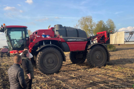 Один день жнив соняшника на полі у Чернігівщині