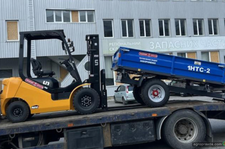 В Україні відвантажили черговий навантажувач UN Forklift