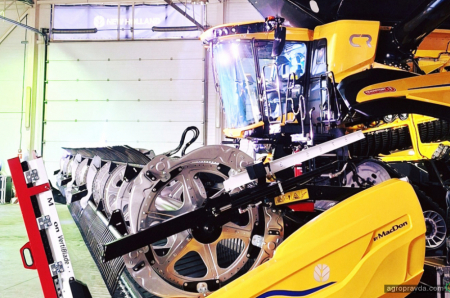 Ще один найновіший комбайн New Holland CR11 представлено на Тернопільщині