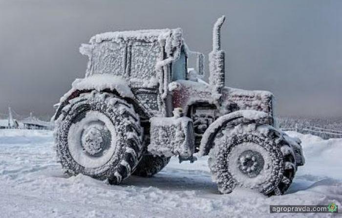 Как заводятся трактора зимой. Видео