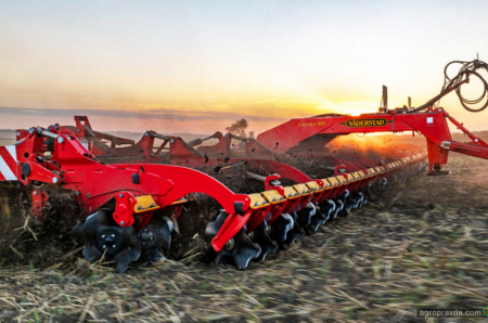 Дисковий культиватор Carrier 925 з CrossCutter Disc: ідеальне рішення для ґрунтів