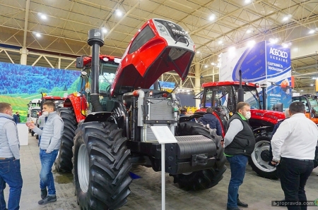 В Киеве впервые представили 240-сильный трактор YTO нового поколения