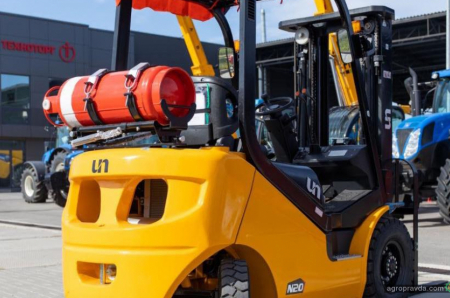 В Україні пропонують газові навантажувачі UN із суцільнолитими шинами