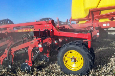 Seed Hawk 900C продемонстрував точний висів ріпаку по стерні пшениці