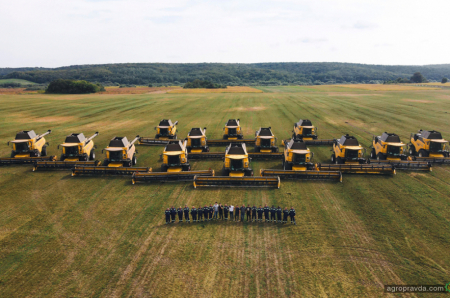 Агрохолдинг закупив відразу 20 комбайнів New Holland CR8.90