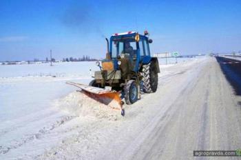 Какие тракторы и техника вышли чистить снег. Фото