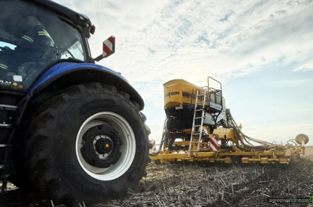 Як працює трактор New Holland T8.435 Genesis у парі із сівалкою Claydon Hybrid T