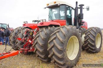 Versatile представил в Украине новый универсальный трактор