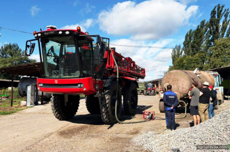На Львівщині провели демонстрацію самохідного обприскувача Condor Agrifac