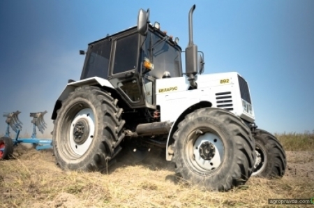 АИС предлагает лимитированный склад тракторов Belarus по акционной цене 