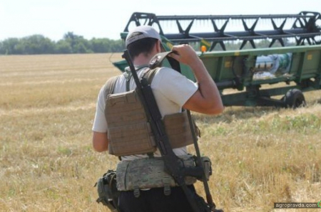 Яку проходять жнива за 8 км від лінії фронту